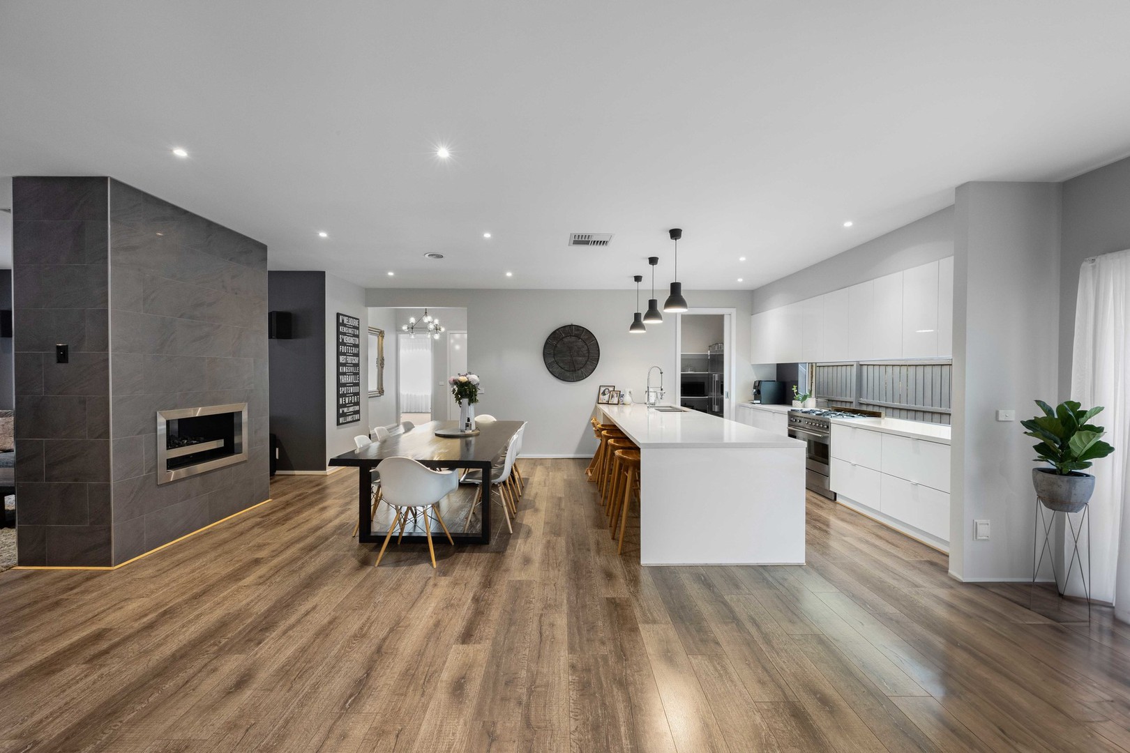 89 Rowling Street, Fraser Rise, VIC 3336 - Thumbnail 2 - 05/05/2025