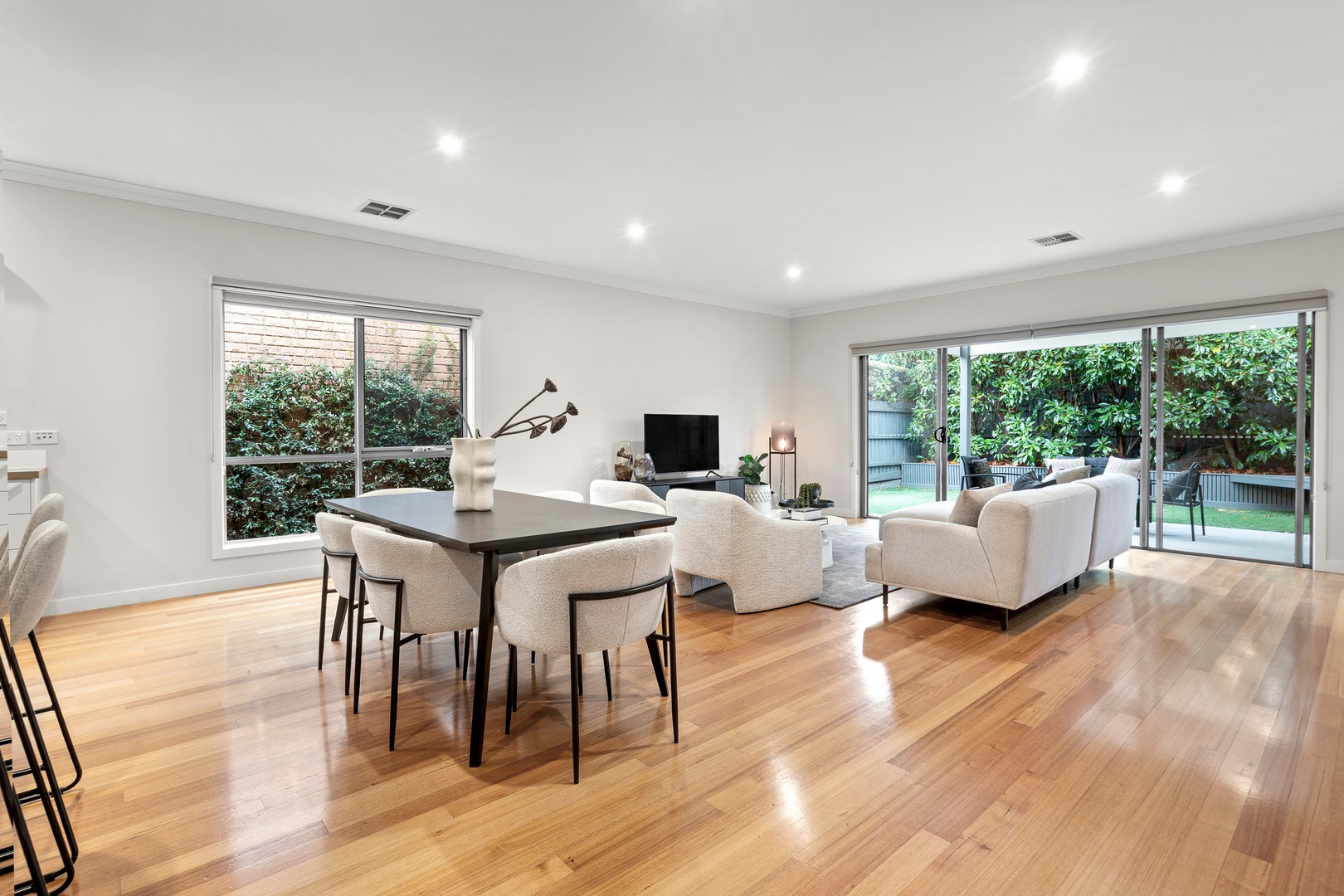 8A Thomas Street, Airport West, VIC 3042 - Thumbnail 2 - 05/03/2026