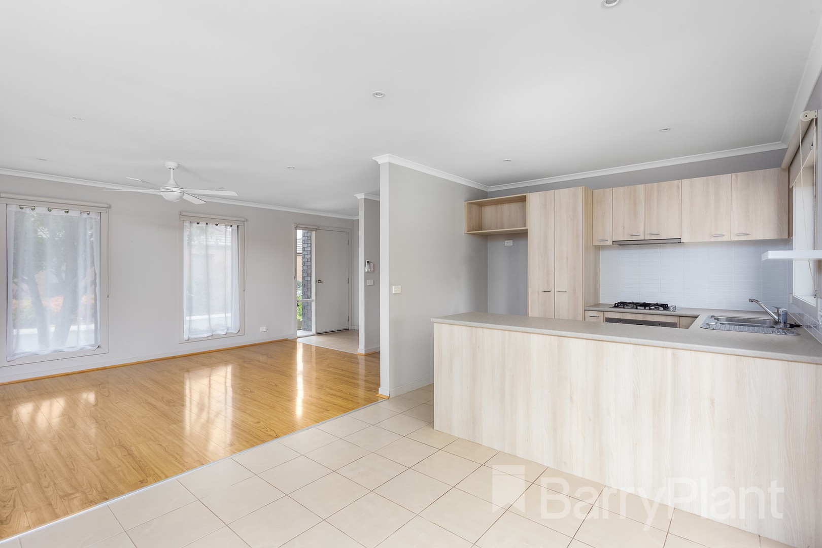 9/3 Campaspe Way, Point Cook, VIC 3030, Point Cook - Thumbnail 2