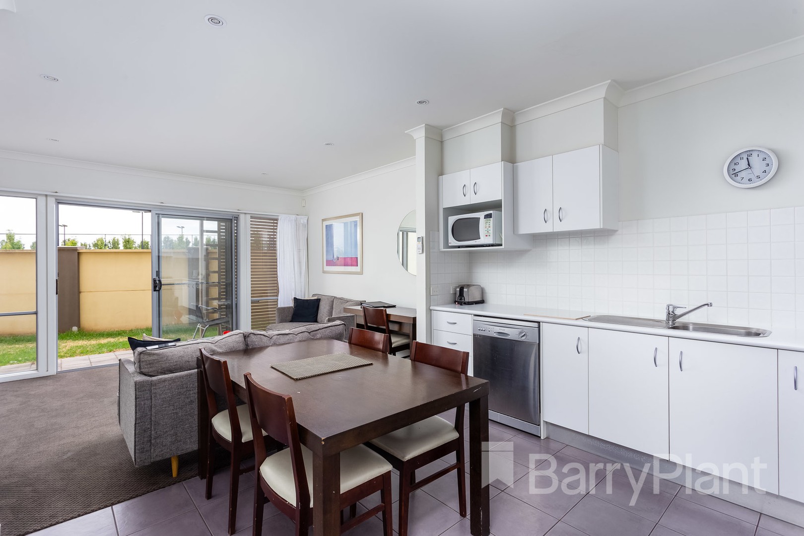 9/9 Greg Norman Drive, Sanctuary Lakes, VIC 3030 - Thumbnail 2 - 07/03/2023