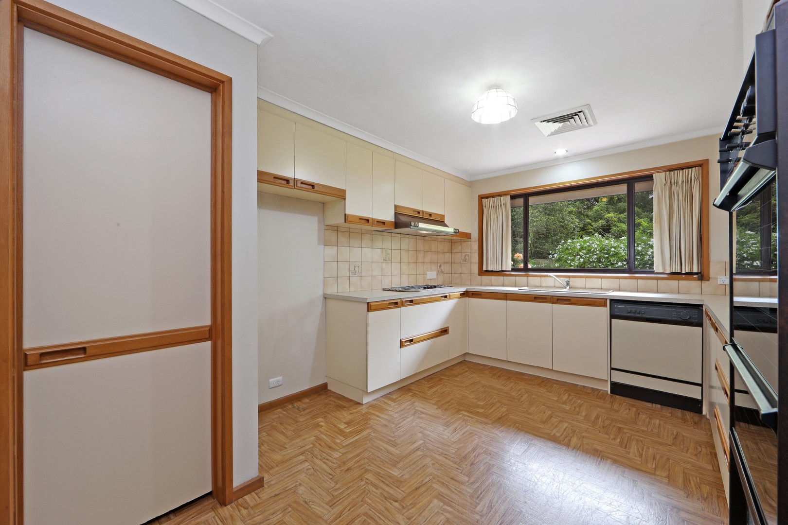 9 Alan Street, Blackburn South, VIC 3130, Blackburn South - Thumbnail 6