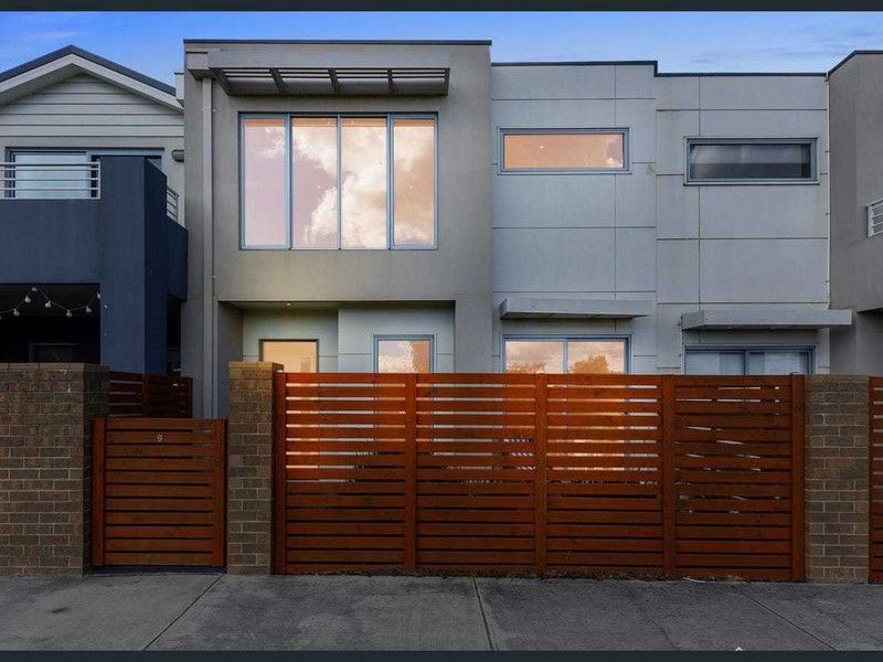 9 Belfort Lane, Cranbourne, VIC 3977 - Image - 02/12/2025