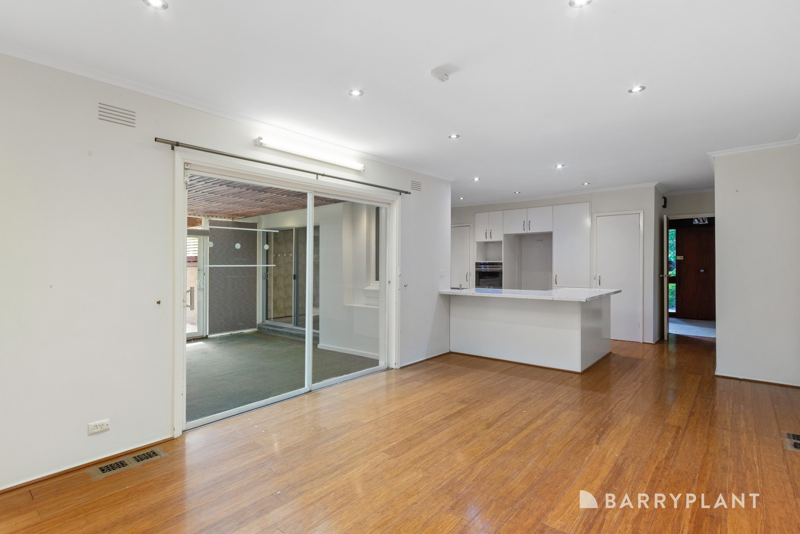 9 Blenheim Avenue, Glen Waverley, VIC 3150, Glen Waverley - Thumbnail 4