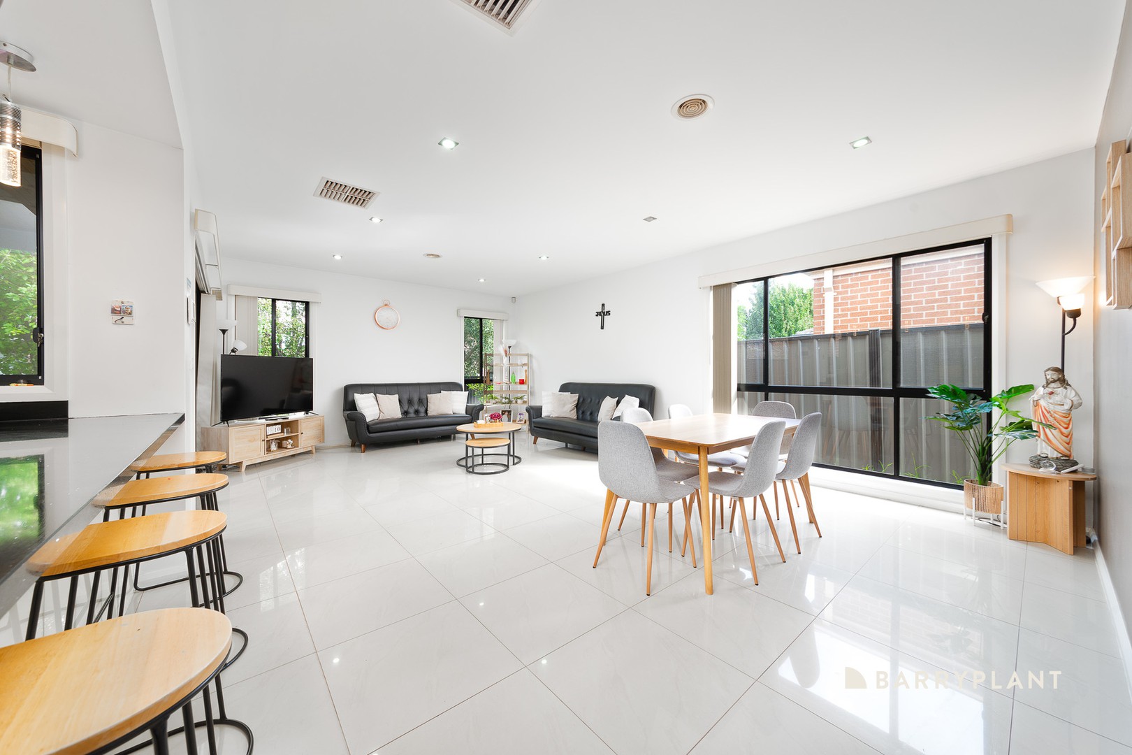 9 Bradshaw Avenue, Craigieburn, VIC 3064 - Thumbnail 2 - 13/04/2026