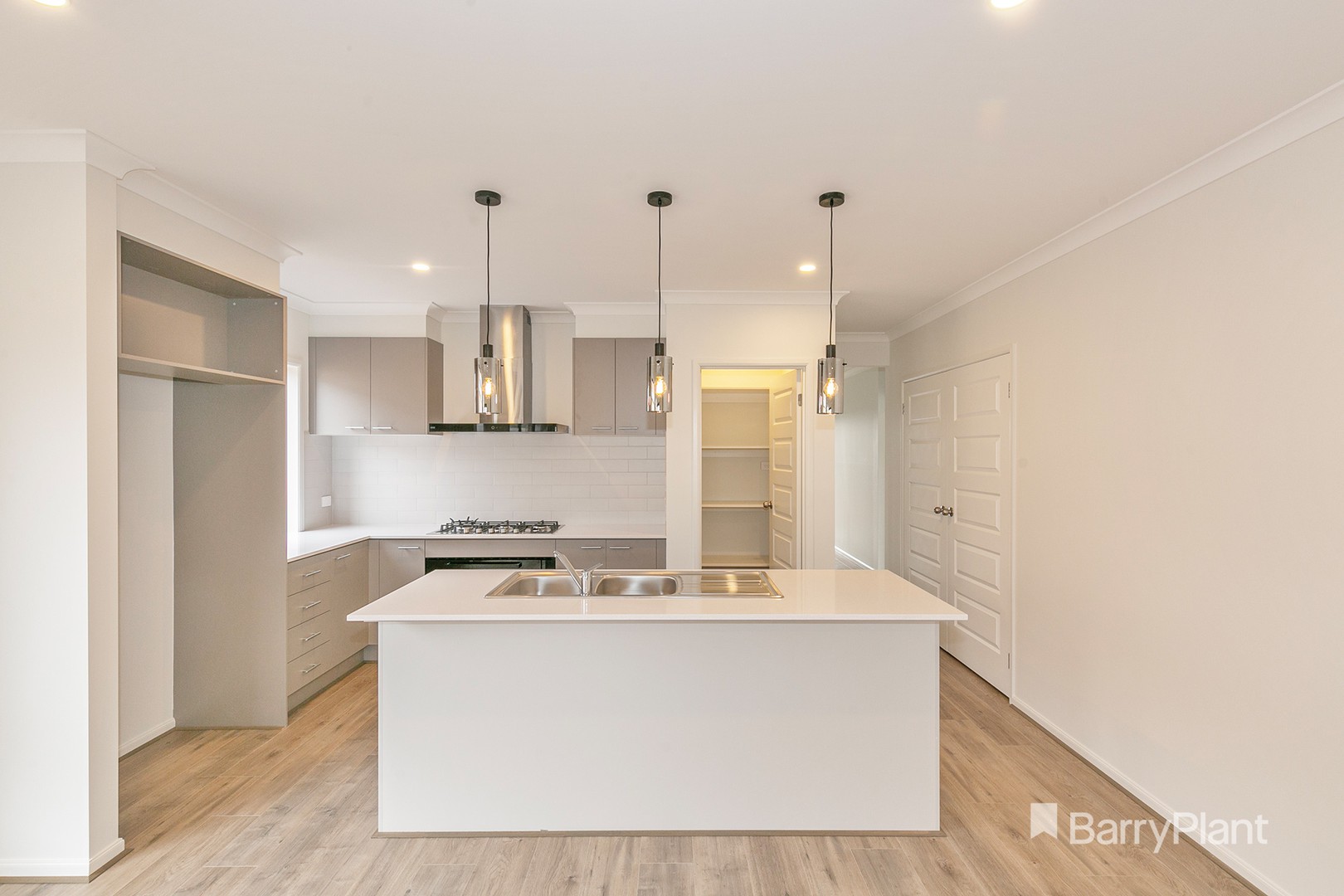 9 Bunya Street, Warragul, VIC 3820 - Thumbnail 2 - 10/12/2025