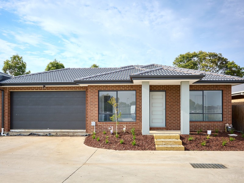 9 Caliche Place, Cranbourne East, VIC 3977 - Image - 10/02/2026