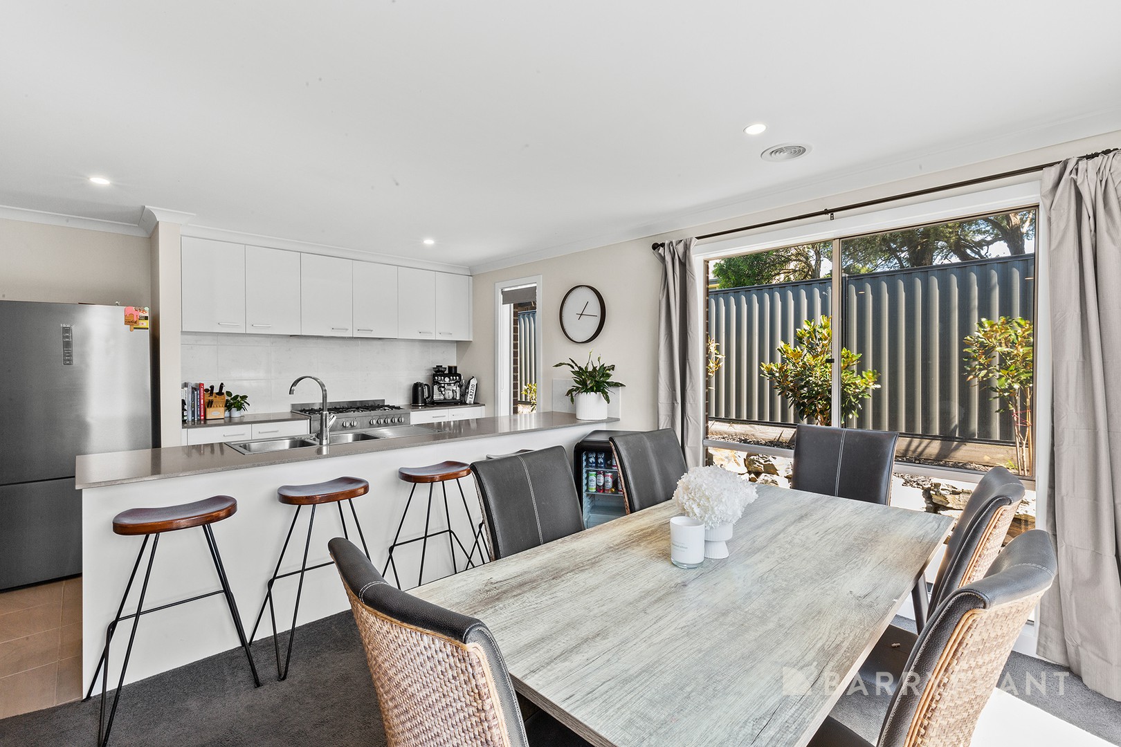 9 Carey Crescent, Pakenham, VIC 3810 - Thumbnail 2 - 18/03/2025