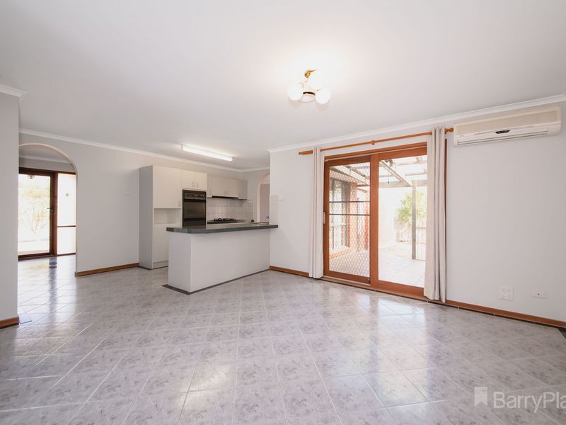 9 Carmen Court, Hampton Park, VIC 3976, Hampton Park - Thumbnail 2