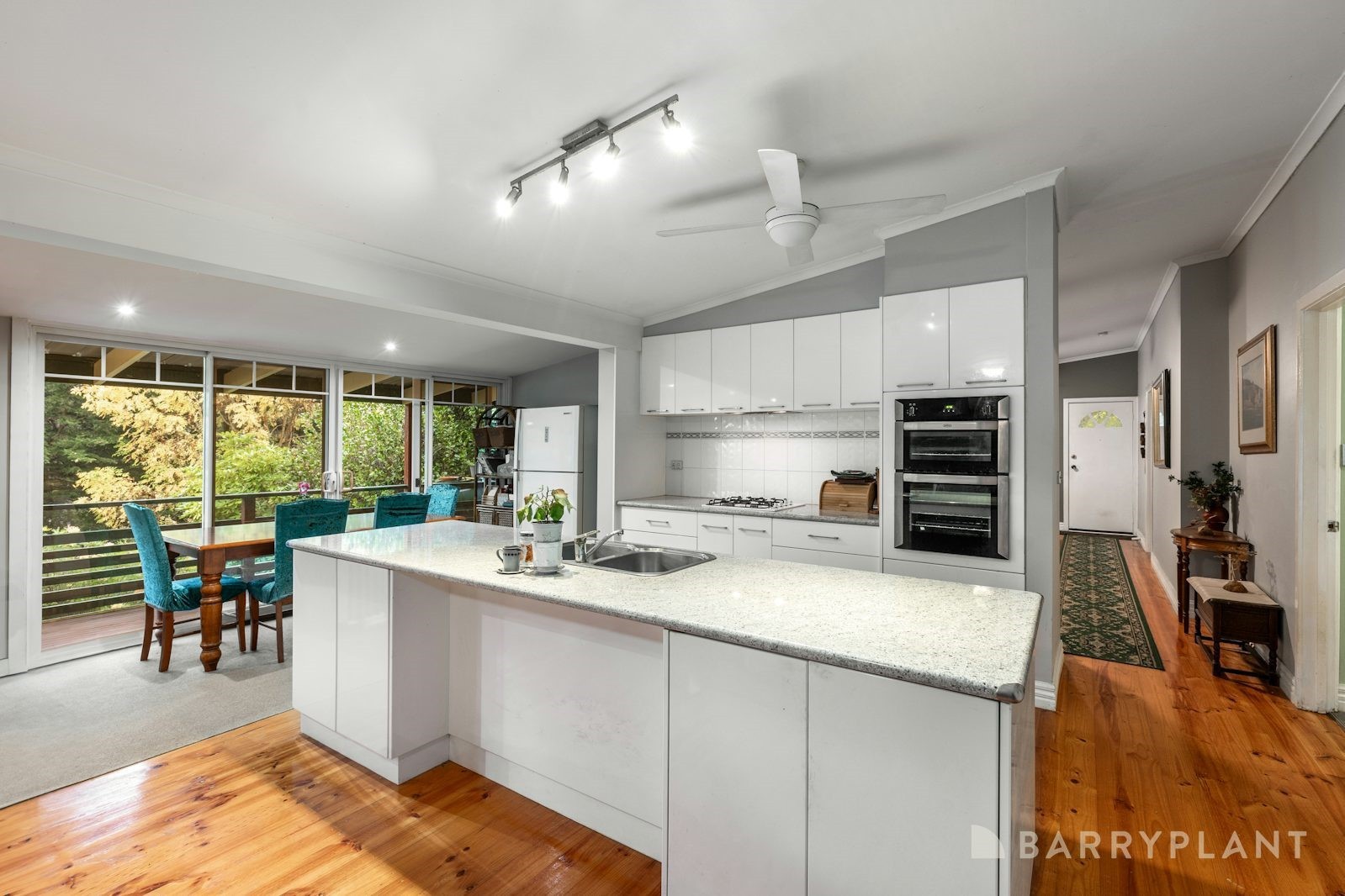 9 Casey Street, Healesville, VIC 3777, Healesville - Thumbnail 3
