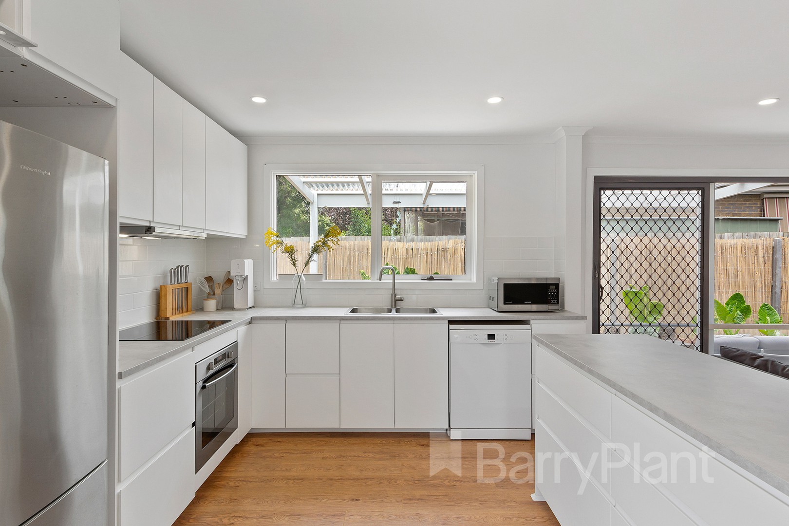 9 Clarke Crescent, Wantirna South, VIC 3152, Wantirna South - Thumbnail 2