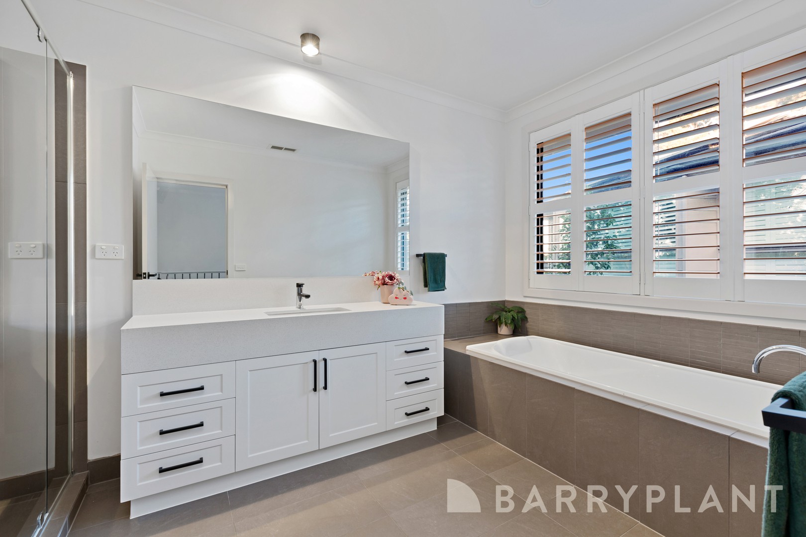 9 Crestwood Avenue, Macleod, VIC 3085
