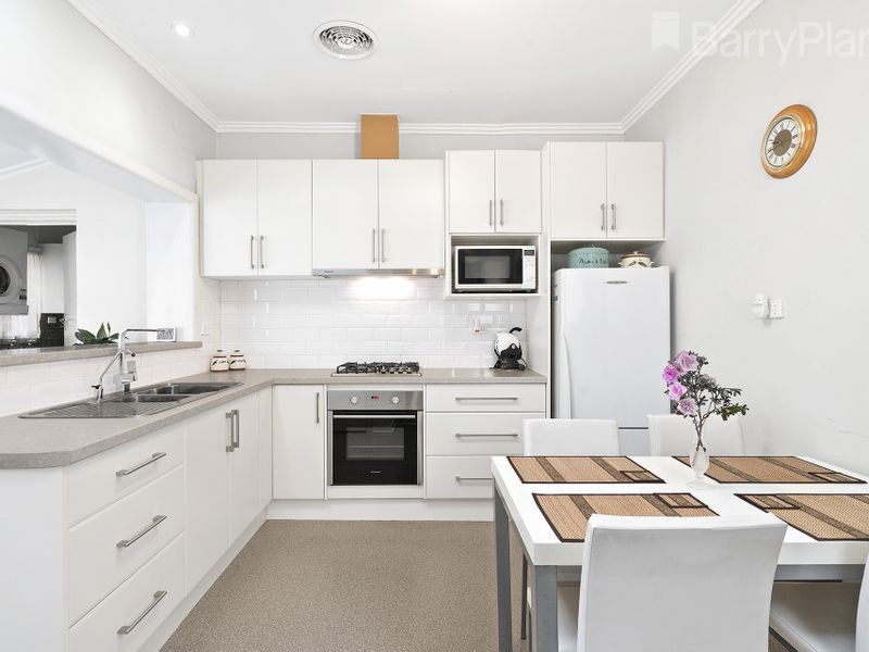 9 Dallas Avenue, Hughesdale, VIC 3166 - Thumbnail 2 - 10/12/2021