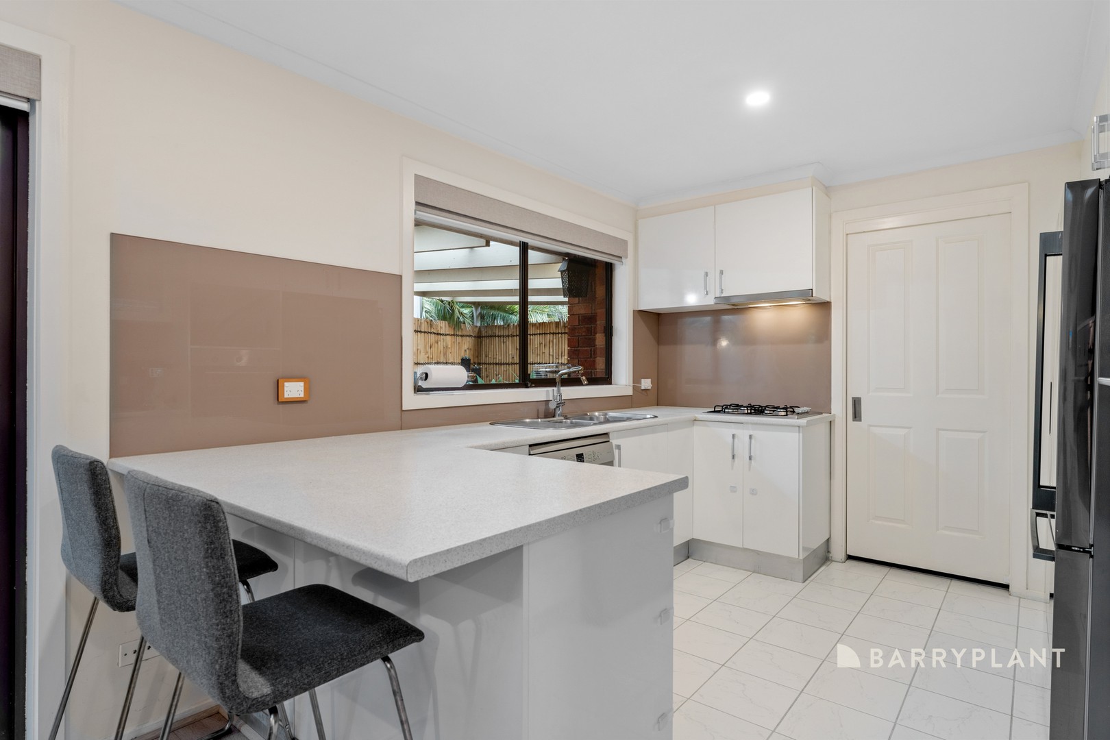 9 Daniher Close, Berwick, VIC 3806 - Thumbnail 2 - 13/11/2025
