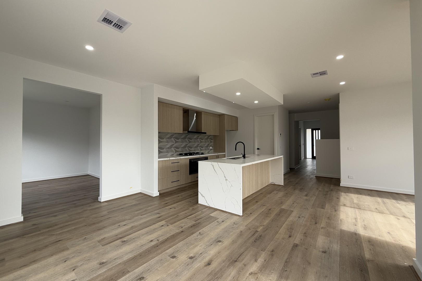 9 Deanos Road, Fraser Rise, VIC 3336, Fraser Rise - Thumbnail 4