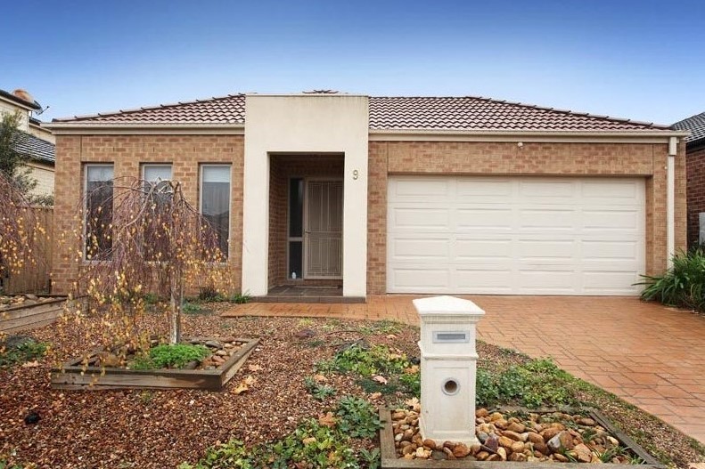 9 Deepdene Street, Caroline Springs, VIC 3023, Caroline Springs - Thumbnail 2