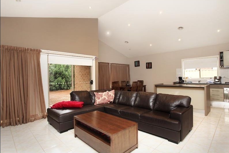 9 Deepdene Street, Caroline Springs, VIC 3023, Caroline Springs - Thumbnail 4