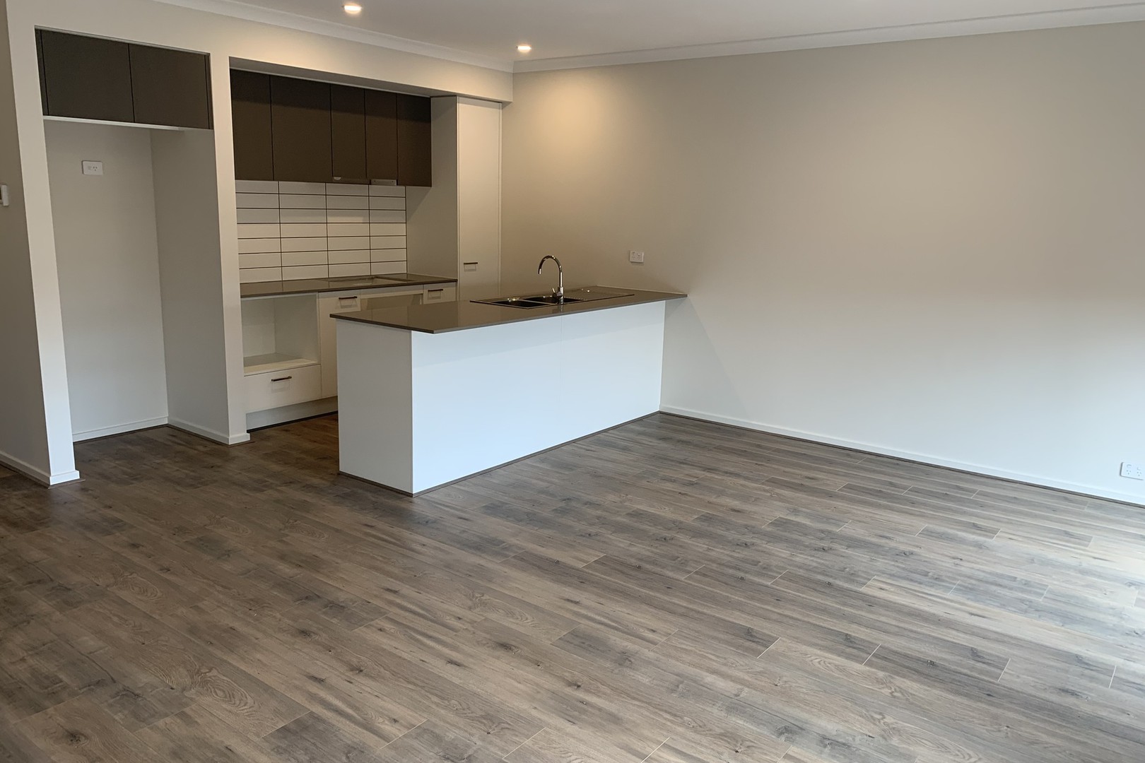 9 Donnan Street, Thornhill Park, VIC 3335, Thornhill Park - Thumbnail 3