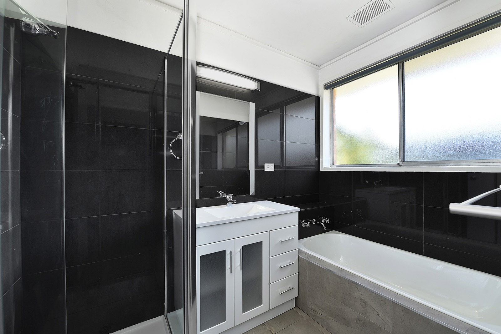 9 Dudley  Court, Gladstone Park, VIC 3043 - Thumbnail 2 - 09/11/2021