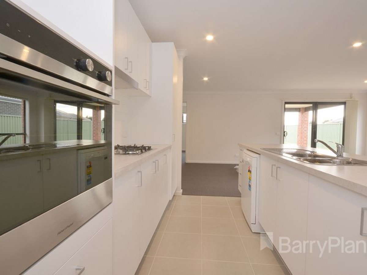 9 Emmy Drive, Miners Rest, VIC 3352, Miners Rest - Thumbnail 3