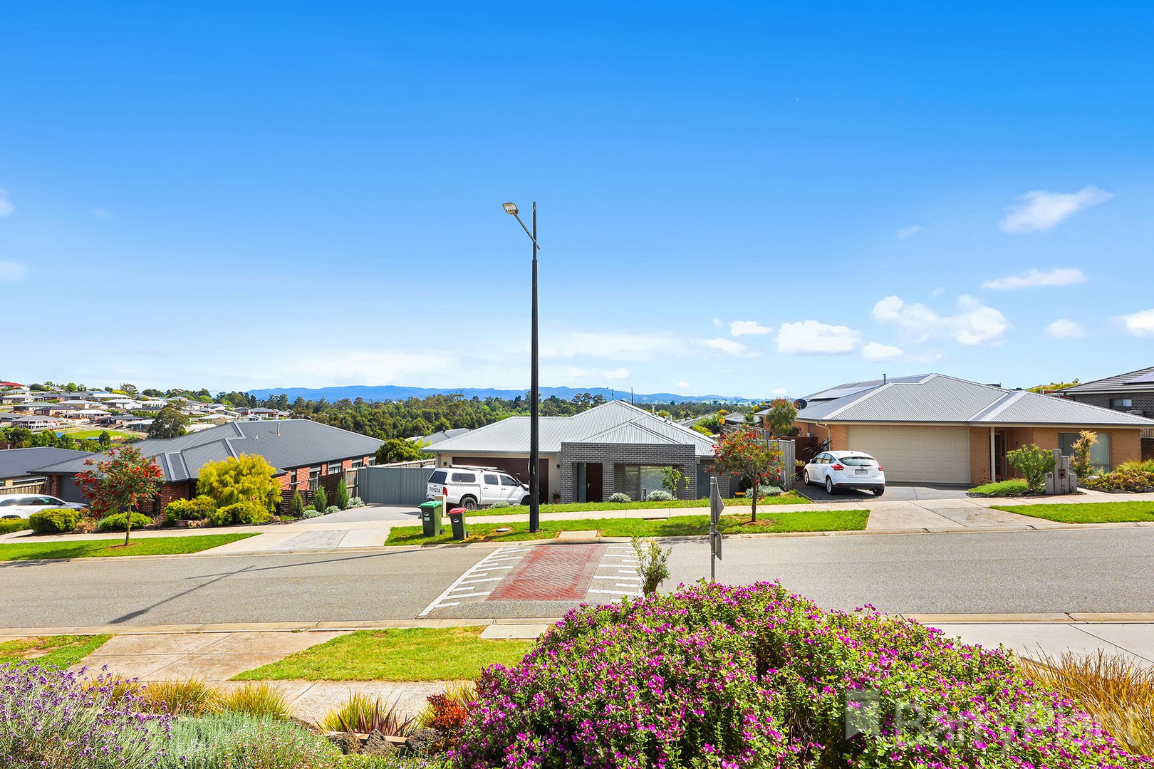 9 Empire Avenue, Drouin, VIC 3818, Drouin - Thumbnail 2