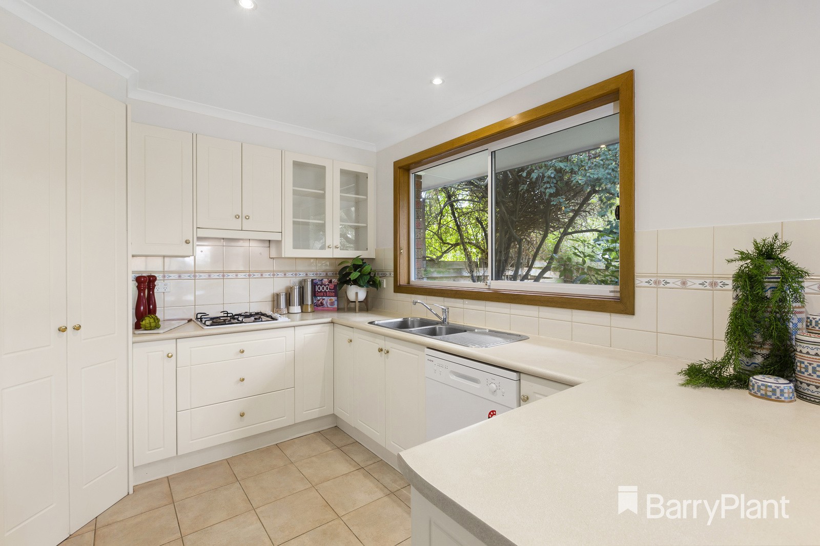 9 Eric Court, Wheelers Hill, VIC 3150, Wheelers Hill - Thumbnail 3