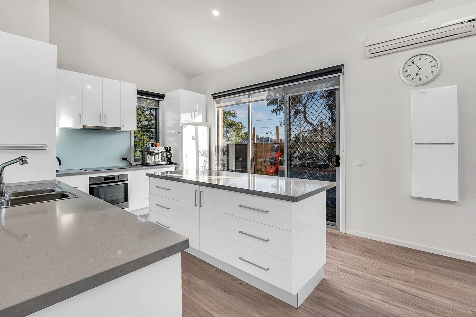 9 Fearon Lane, Craigieburn, VIC 3064, Craigieburn - Thumbnail 3