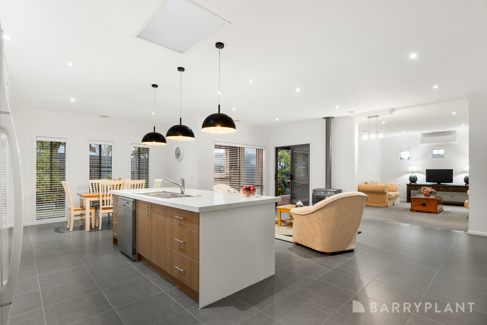 9 Ferndown Drive, Cranbourne, VIC 3977, Cranbourne - Thumbnail 2