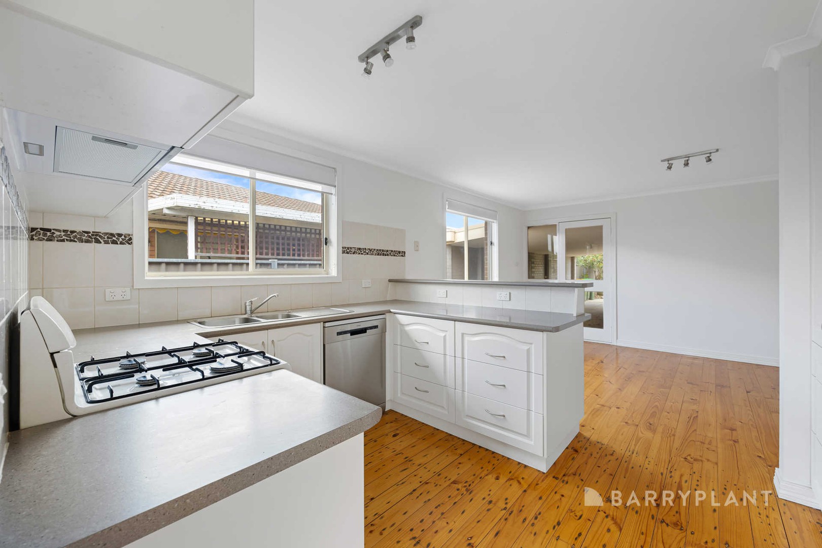 9 Glenda Street, Wendouree, VIC 3355 - Thumbnail 2 - 18/04/2024