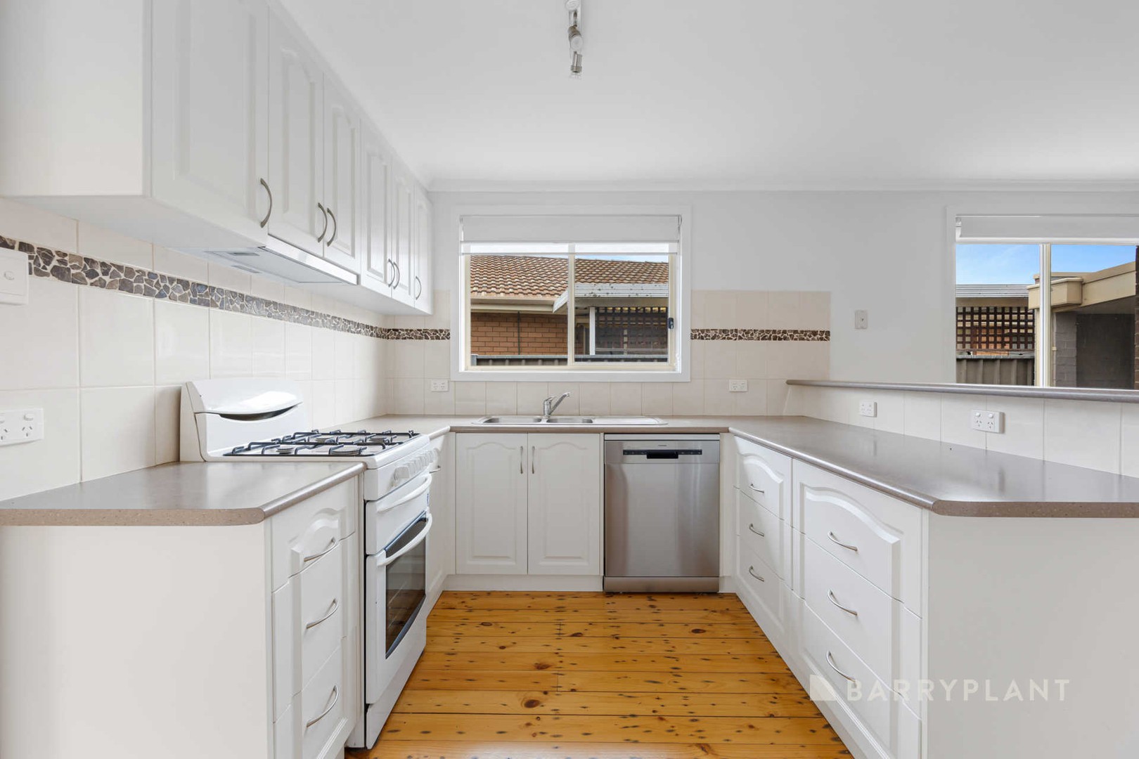 9 Glenda Street, Wendouree, VIC 3355, Wendouree - Thumbnail 4