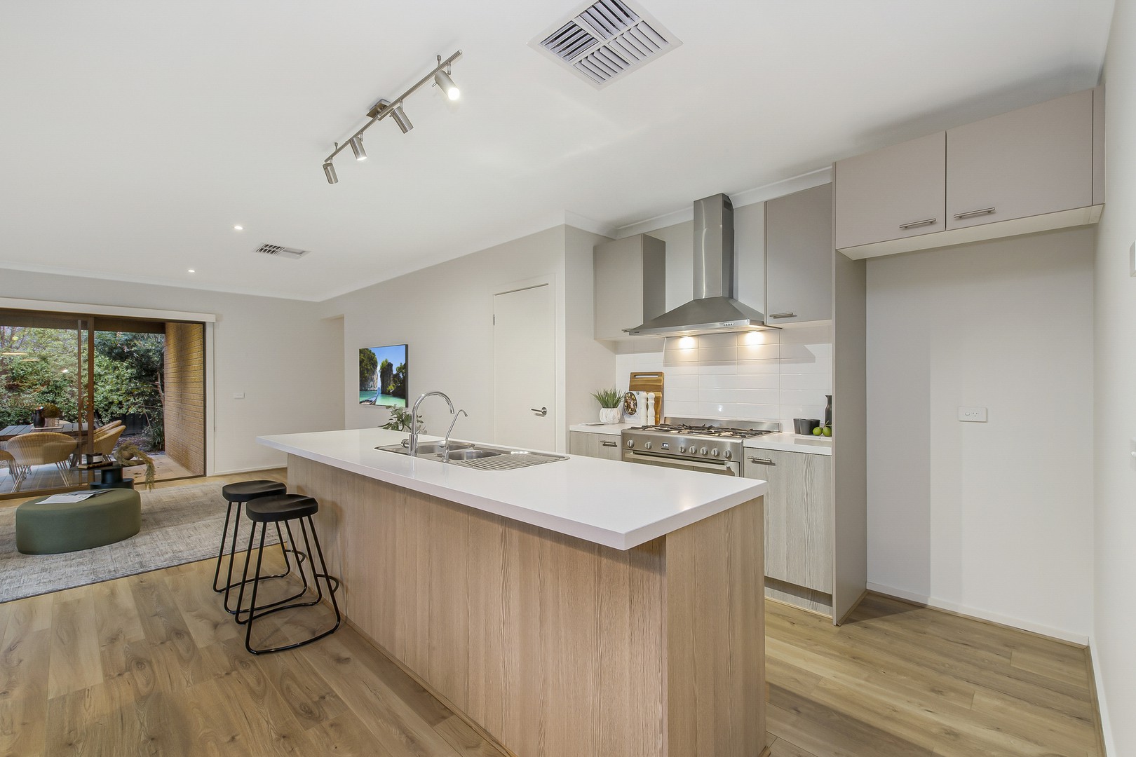 9 Gordes Street, Fraser Rise, VIC 3336, Fraser Rise - Thumbnail 3