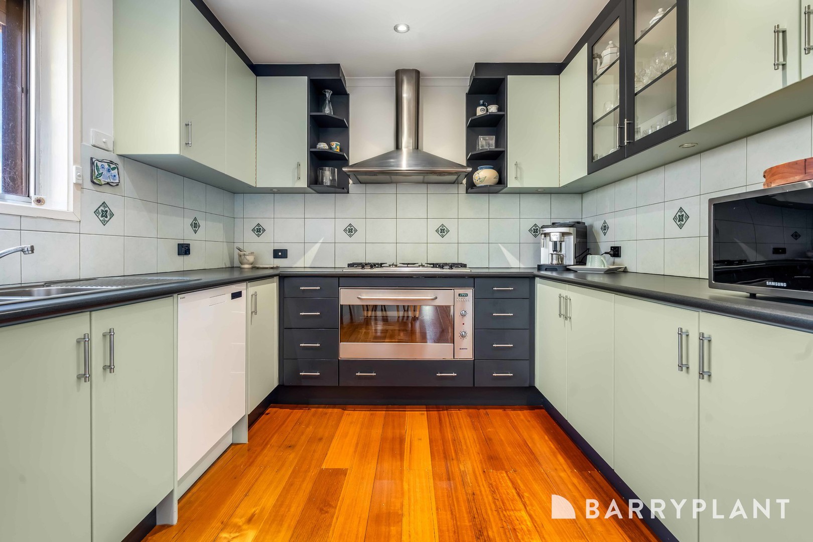9 Graham Road, Viewbank, VIC 3084, Viewbank - Thumbnail 3
