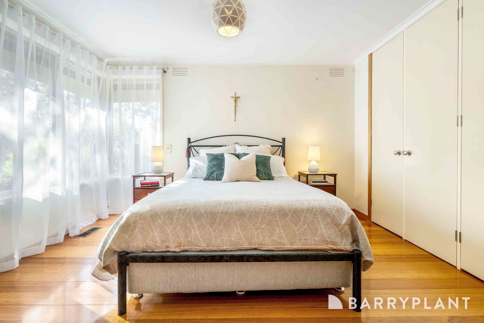 9 Graham Road, Viewbank, VIC 3084, Viewbank - Thumbnail 4