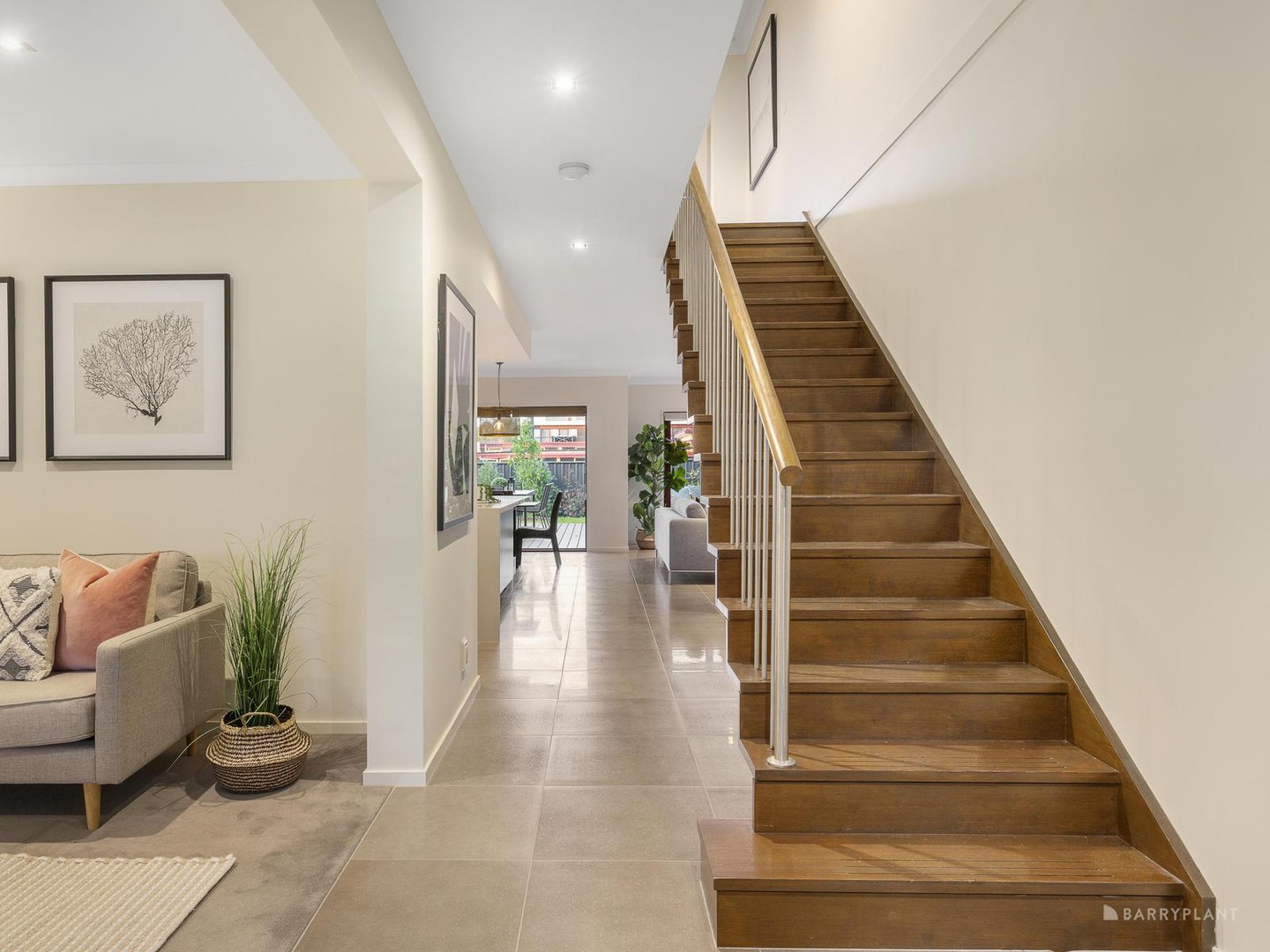 9 Hamilton Crescent, Doncaster East, VIC 3109 - Thumbnail 2 - 27/10/2023