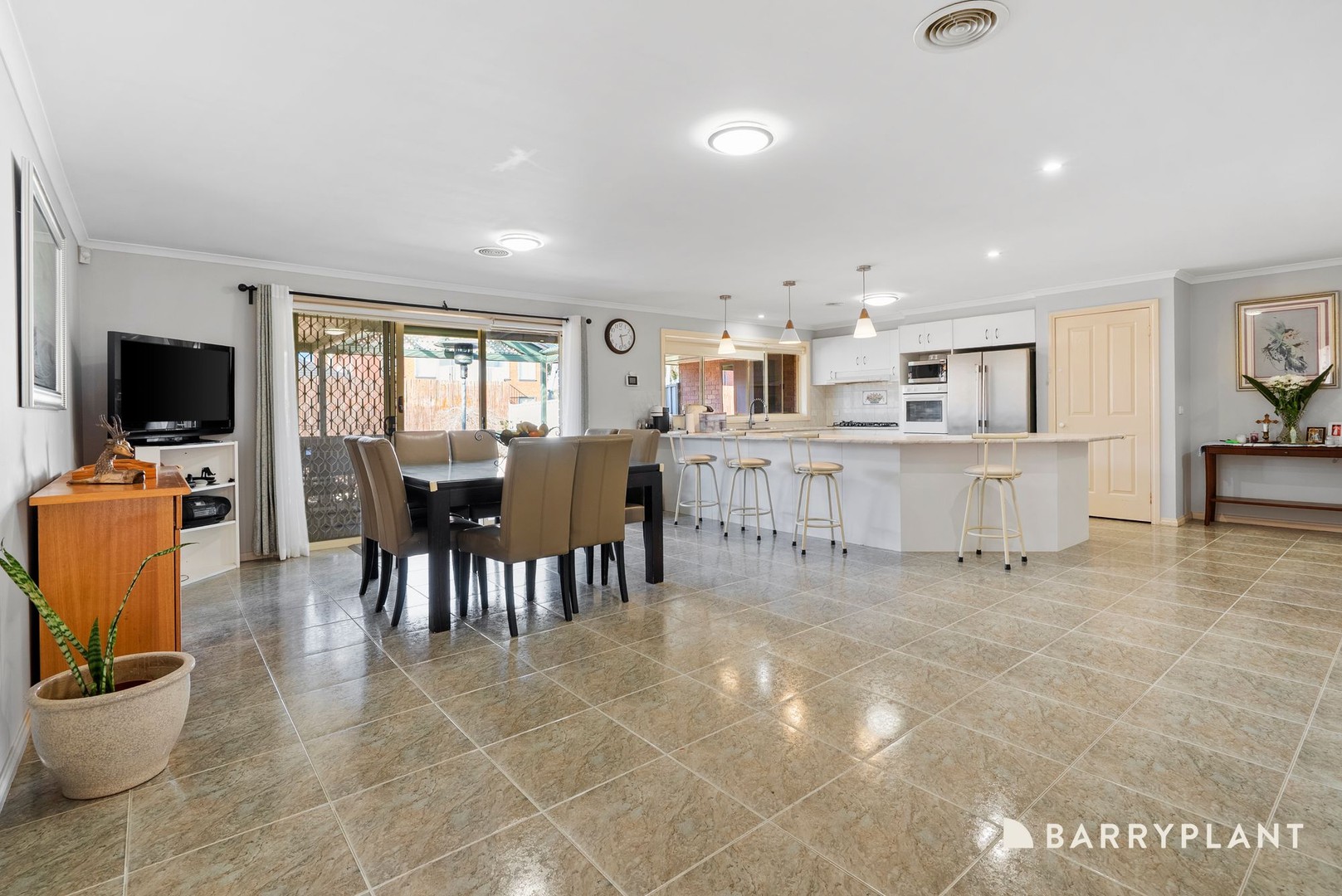 9 Hammersley Place, Caroline Springs, VIC 3023, Caroline Springs - Thumbnail 5
