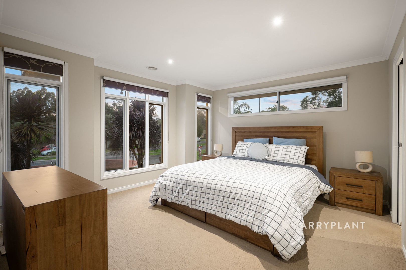 9 Harmon Drive, Drouin, VIC 3818 - Thumbnail 2 - 13/05/2026