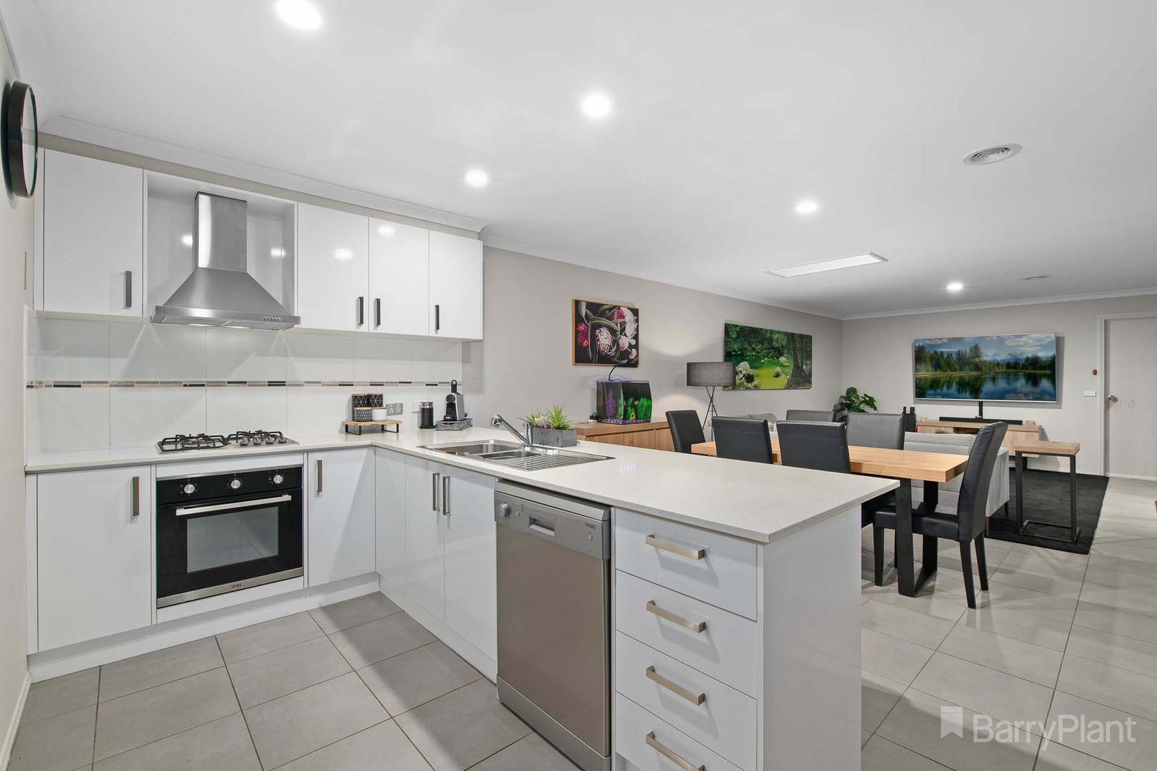 9 Harrison Way, Pakenham, VIC 3810, Pakenham - Thumbnail 2