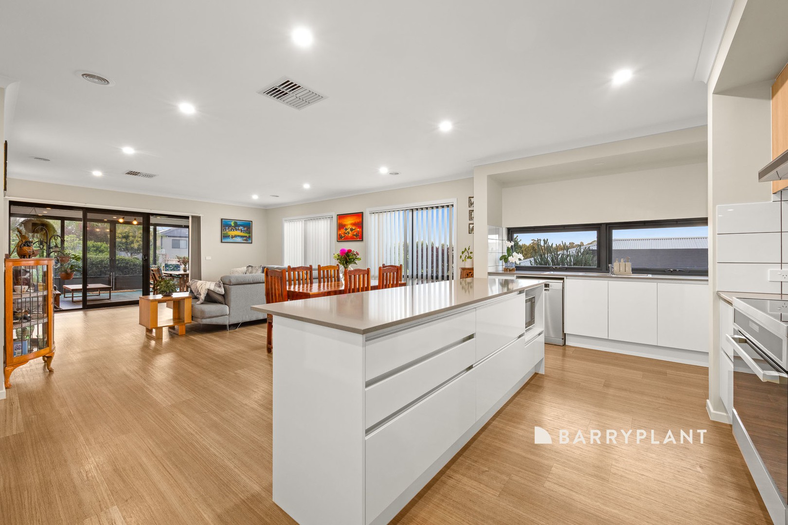 9 Harrods Close, Drouin, VIC 3818 - Thumbnail 2 - 19/10/2026