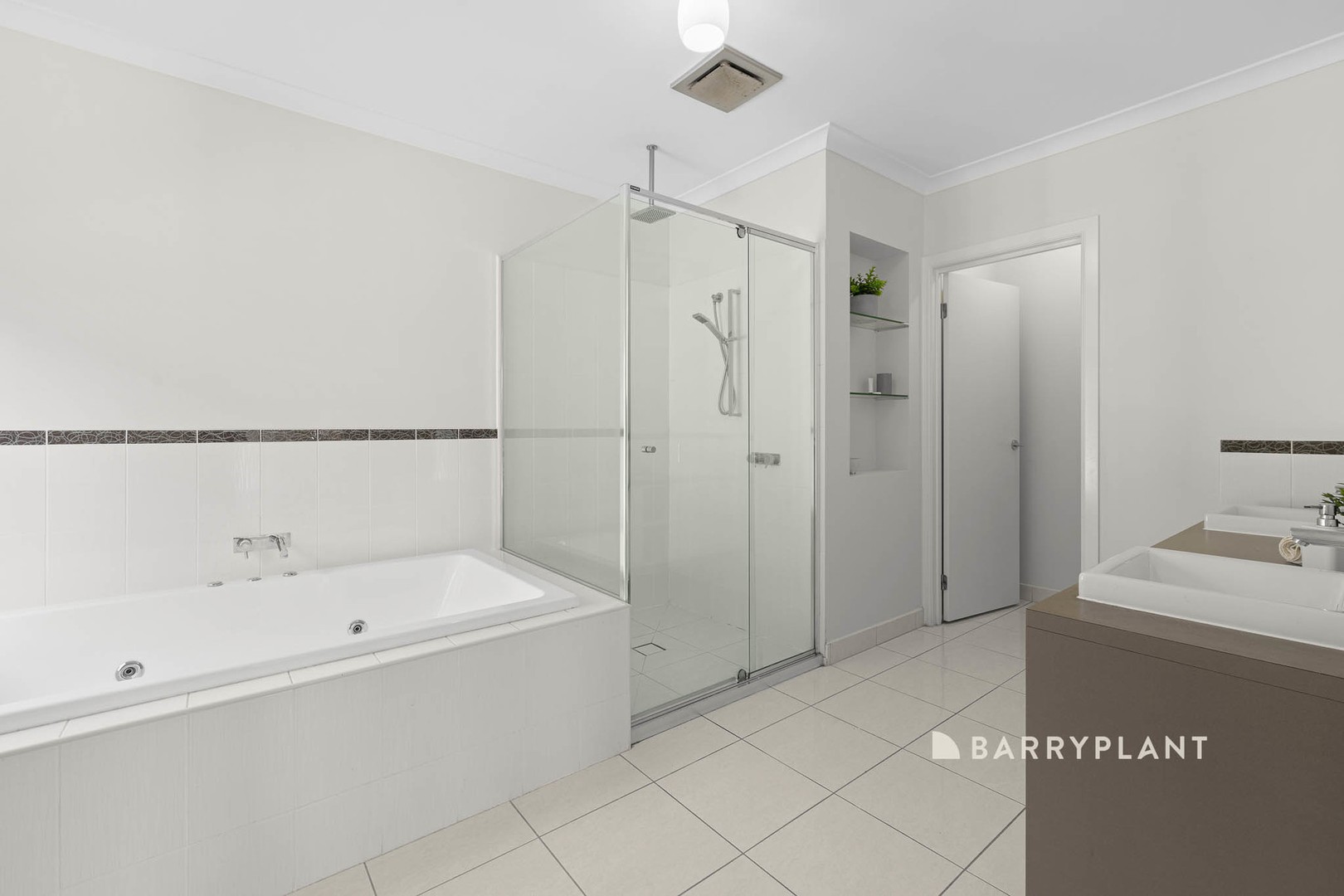 9 Haverbrack Drive, Berwick, VIC 3806, Berwick - Thumbnail 3
