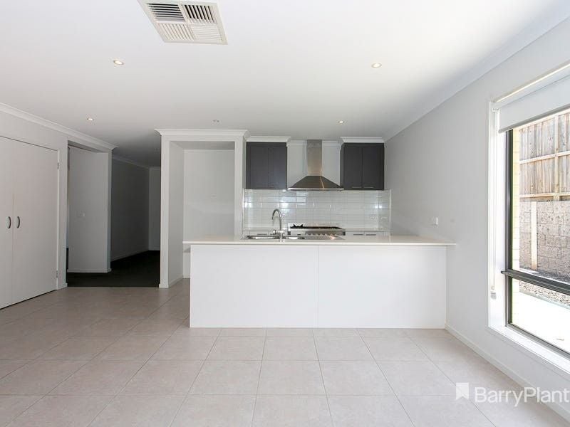 9 Heathland Av, Warragul, VIC 3820, Warragul - Thumbnail 3