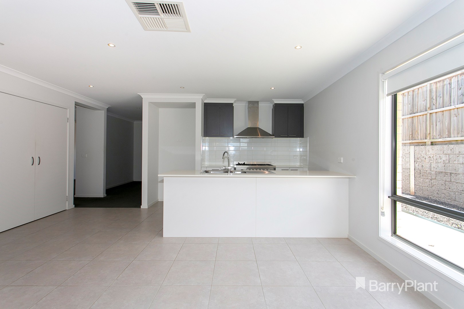 9 Heathland Avenue, Warragul, VIC 3820 - Thumbnail 2 - 02/12/2022