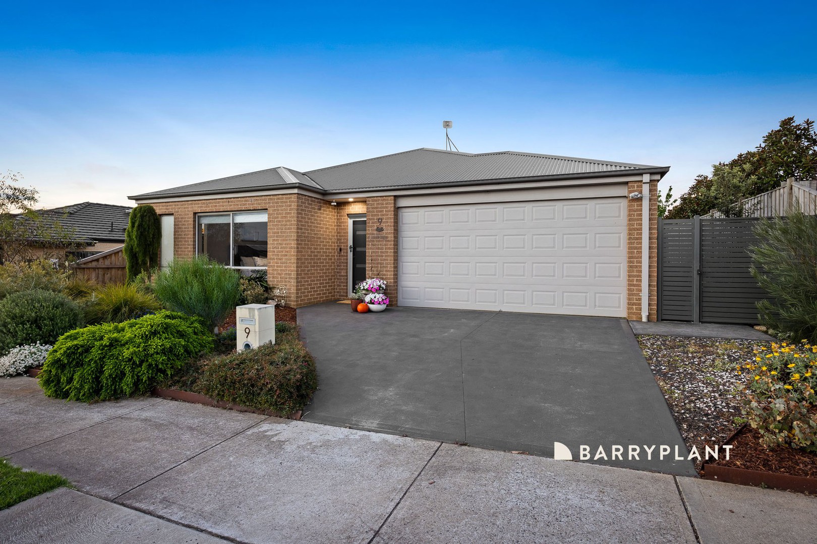 9 Henley Avenue, Warragul, VIC 3820 - Thumbnail 1 - 27/10/2026