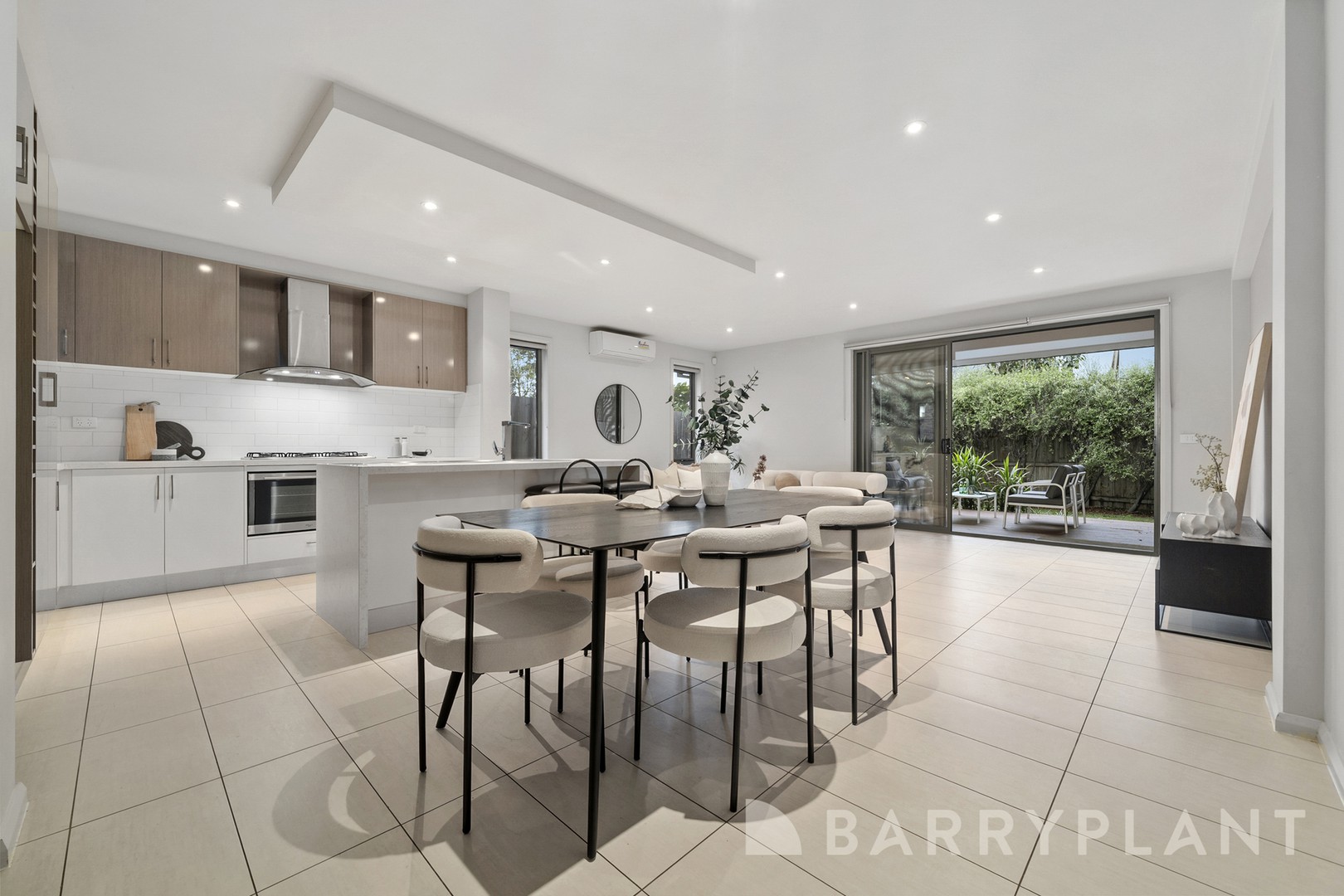 9 Julie Street, Bundoora, VIC 3083 - Thumbnail 2 - 21/08/2025