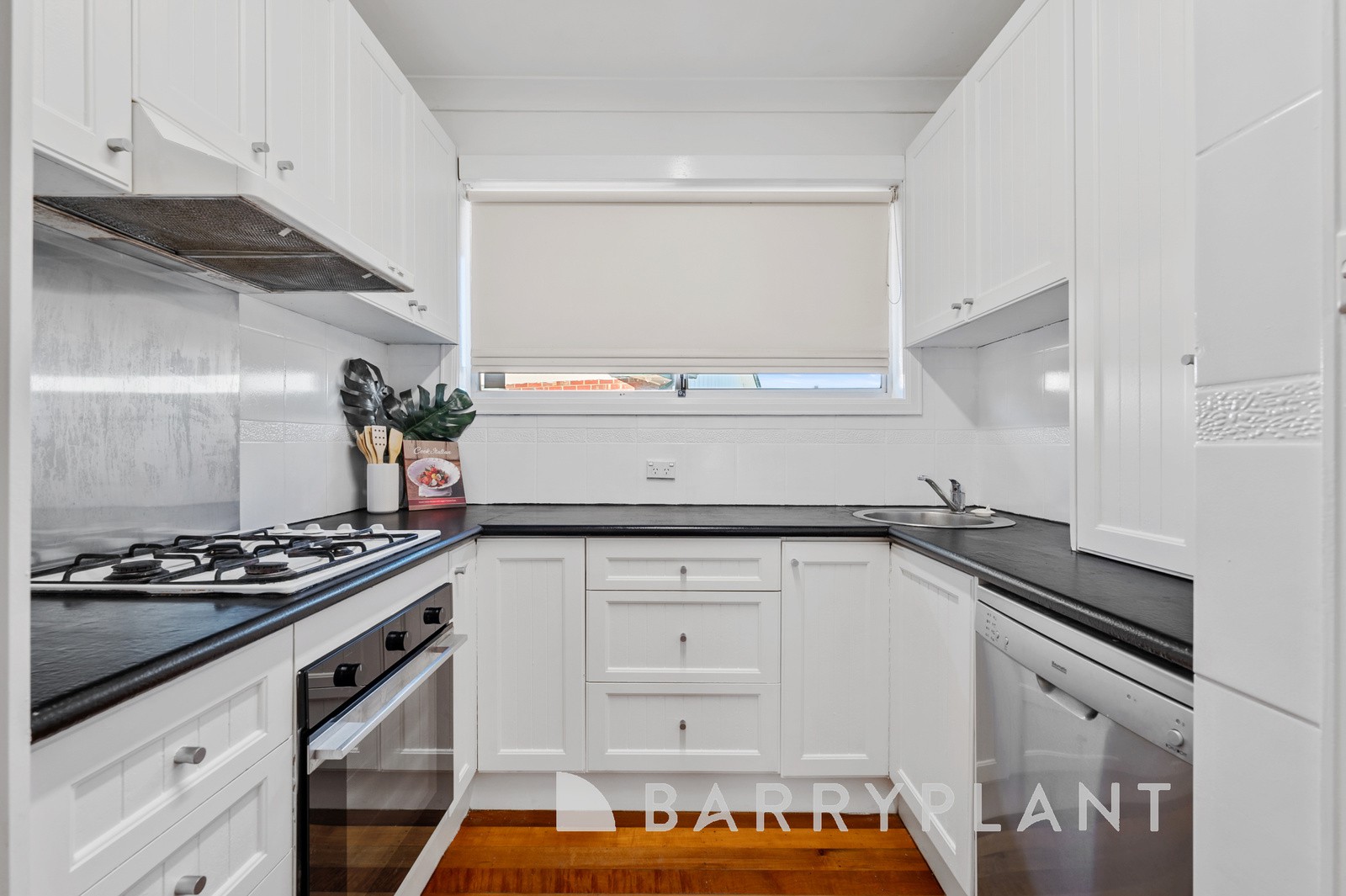 9 Kingsford Avenue, Melton South, VIC 3338, Melton South - Thumbnail 8