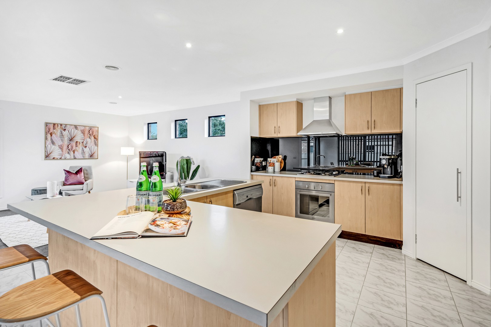 9 Kirribilli Close, Craigieburn, VIC 3064, Craigieburn - Thumbnail 2