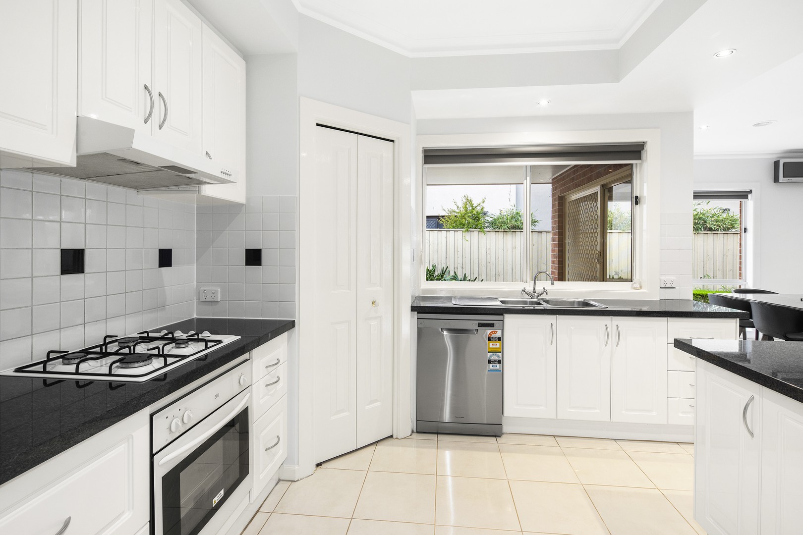 9 Lake View Boulevard, Keysborough, VIC 3173, Keysborough - Thumbnail 2