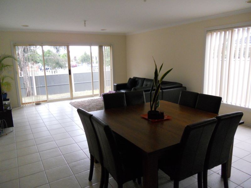 9 Lauricella Place, Caroline Springs, VIC 3023 - Thumbnail 1 - 08/05/2018