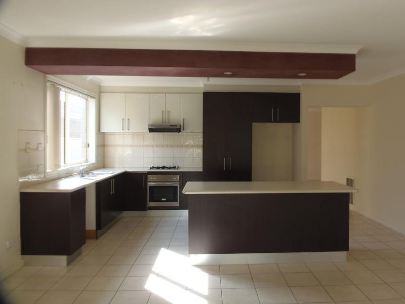 9 Lauricella Place, Caroline Springs, VIC 3023 - Thumbnail 2 - 08/05/2018