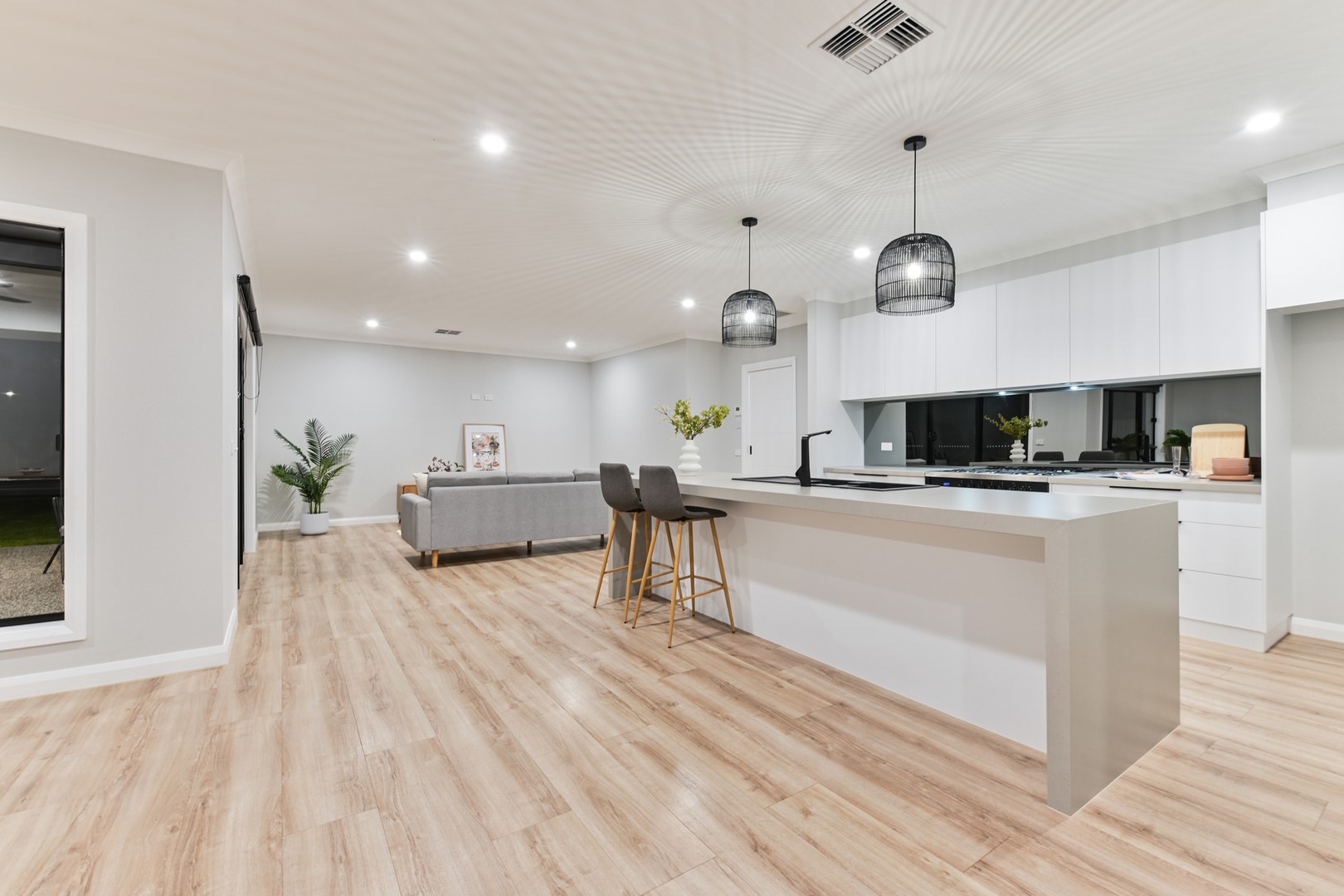 9 Limpidi Drive, Mildura, VIC 3500 - Thumbnail 2 - 01/02/2024