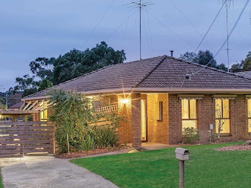 9 Lovenear Grove, Ballarat East, VIC 3350 - Image - 03/12/2025