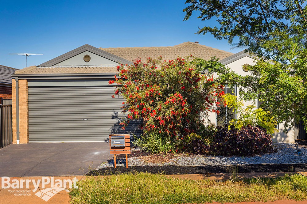 9 Menzies Avenue, Point Cook, VIC 3030, Point Cook - Thumbnail 2